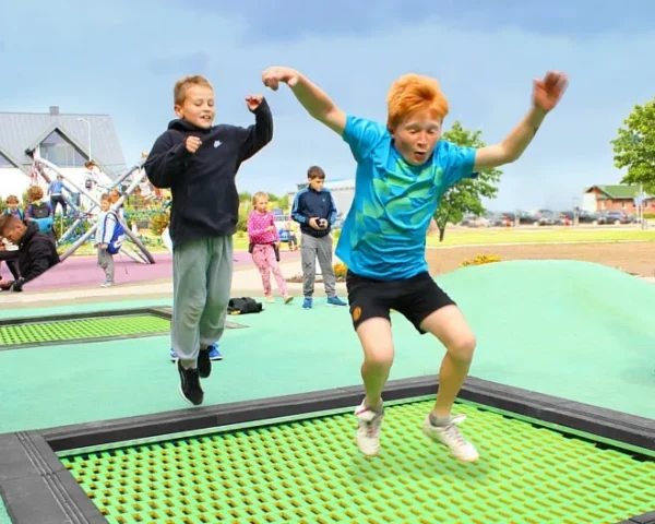 Lekmiljö | TRAMPOLINSPÅR Lekplatsstudsmatta 100x400 cm